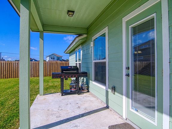 3rd image of 106 Lighthouse Cove Dr