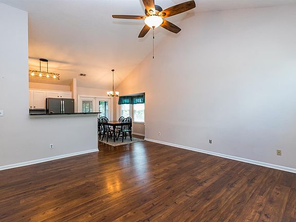 4th image of 3621 White Pine Dr