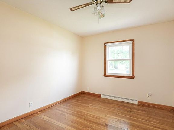 5th image of 215 W 12th St