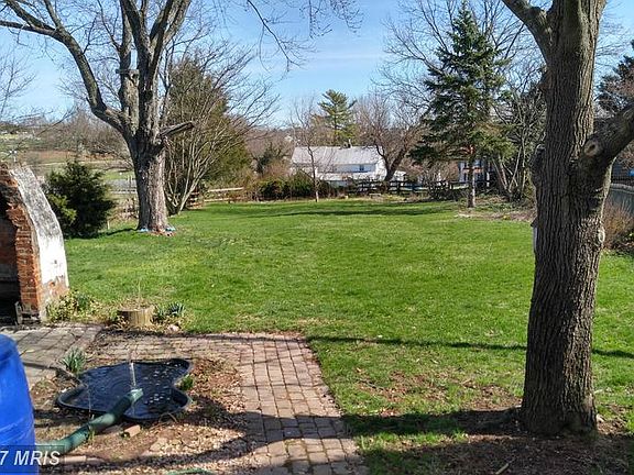 3rd image of 902 Frailey Rd