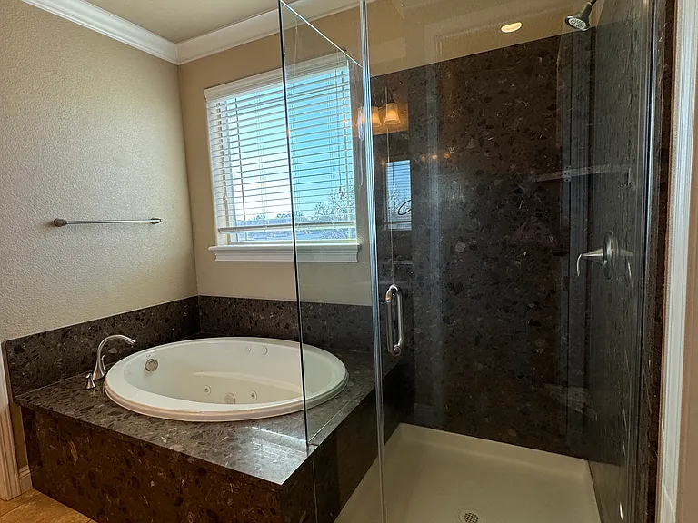 553 Addison Ct — Photo 14