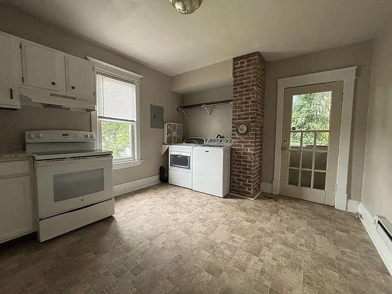 200 Gordon St — Photo 2