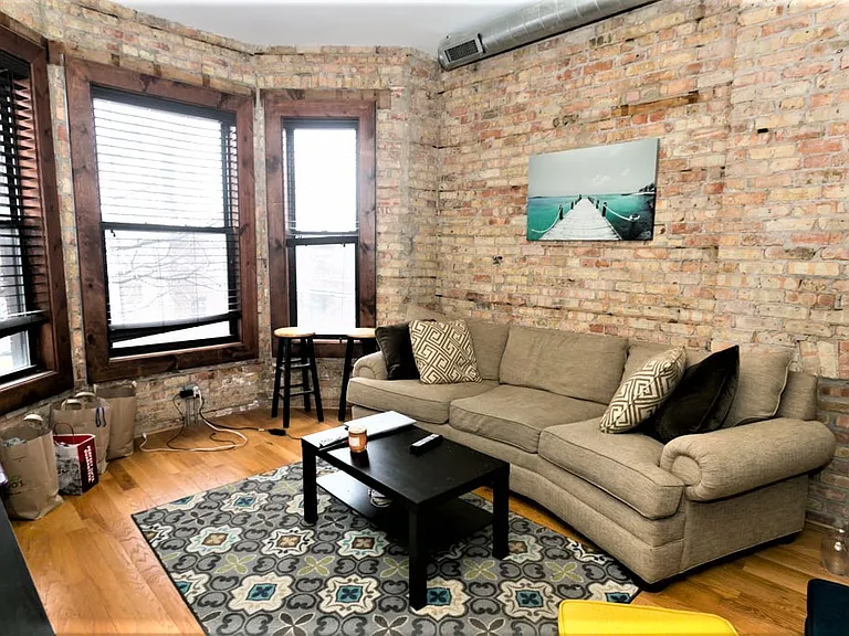 1758 W Montrose Ave #1 — Photo 5