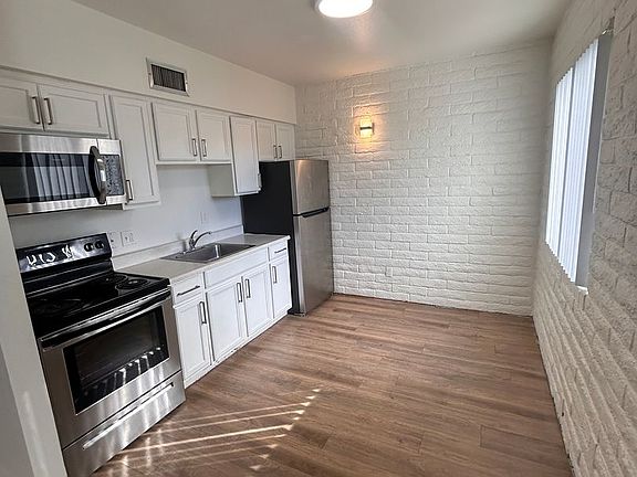 3rd image of 1250 E 10th St #1260