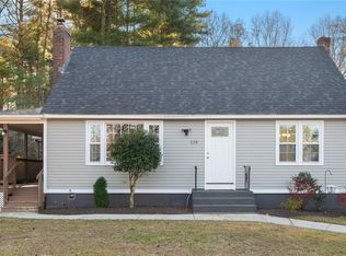 119 Peckham Ln, Coventry, RI 02816