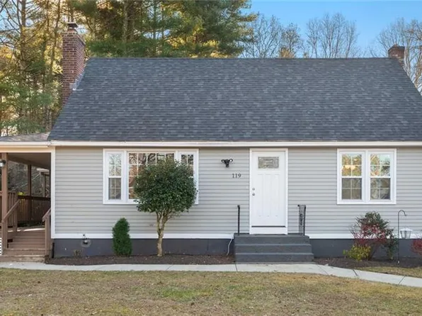119 Peckham Ln, Coventry, RI 02816