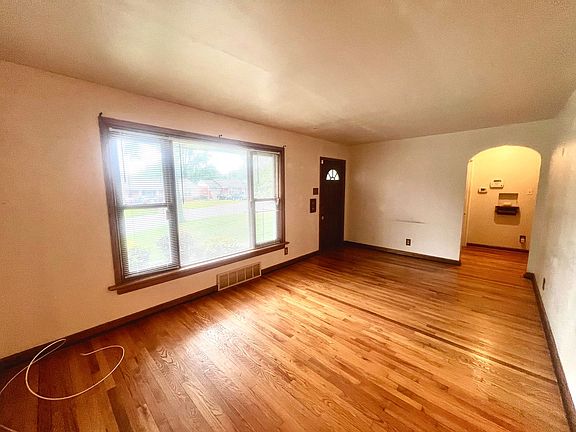 2nd image of 1201 Newark Dr