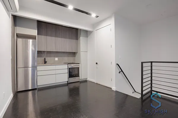 Rented by Skyhigh Realty NYC LLC | media 2
