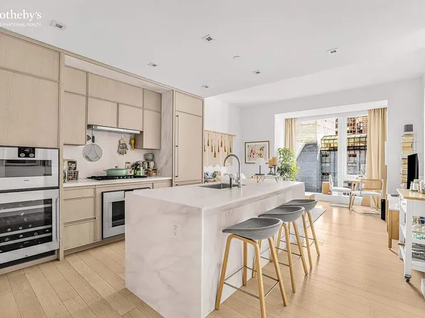 138 E 50th St #17B, New York, NY 10022