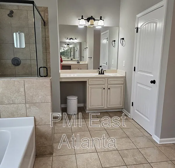 422 Live Oak Pass — Photo 13