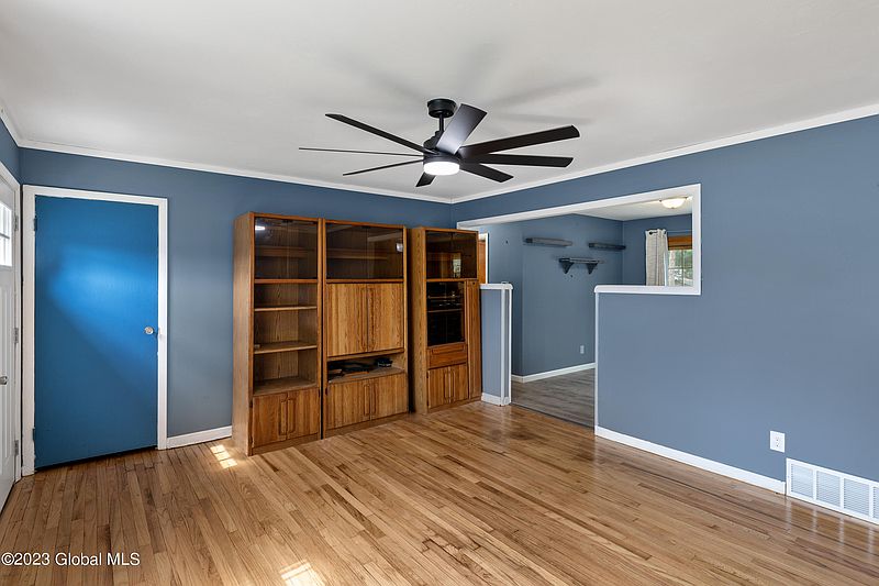 3rd image of 225 Mercer Avenue