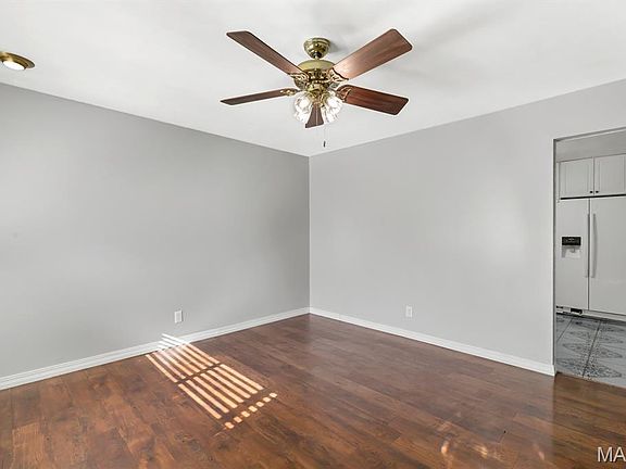 2nd image of 855 Sunset Dr