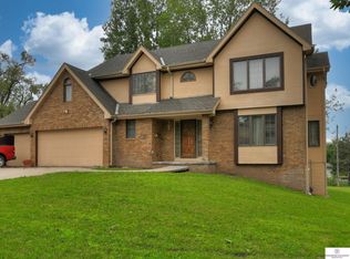 3958 S 37th St, Omaha, NE 68107