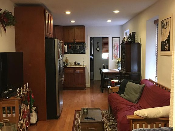 4th image of 1427 Fitzwater St APT 1
