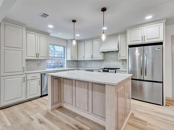 4th image of 601 State St