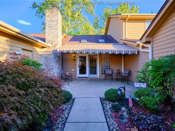 402 Oakbridge Dr, Hurricane, WV 25526