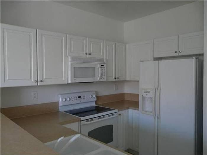 1st image of 1575 NE 33rd Ave Unit 206