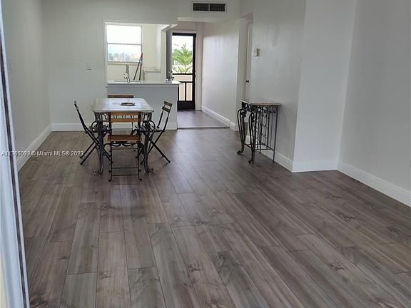 5th image of 1700 NE 191st St APT 507