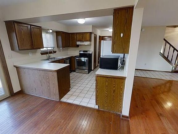 4th image of 2872 Elmwood Ave