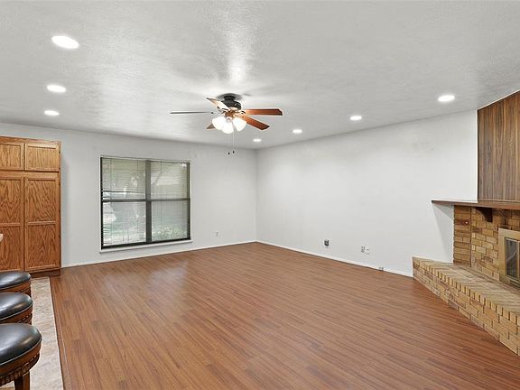4th image of 218 Bluffview Dr