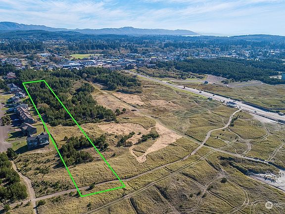 3rd image of 401 N Shoreview Drive