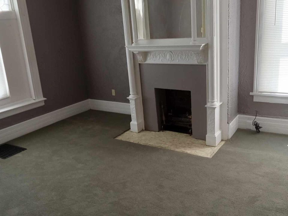 1st image of 326 W 5th St APT 1