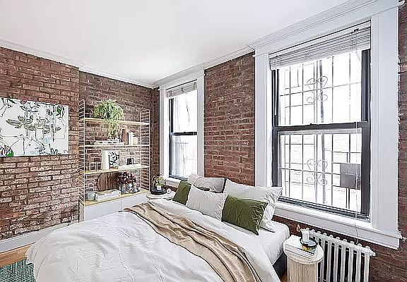 3rd image of 13 Essex St APT 5