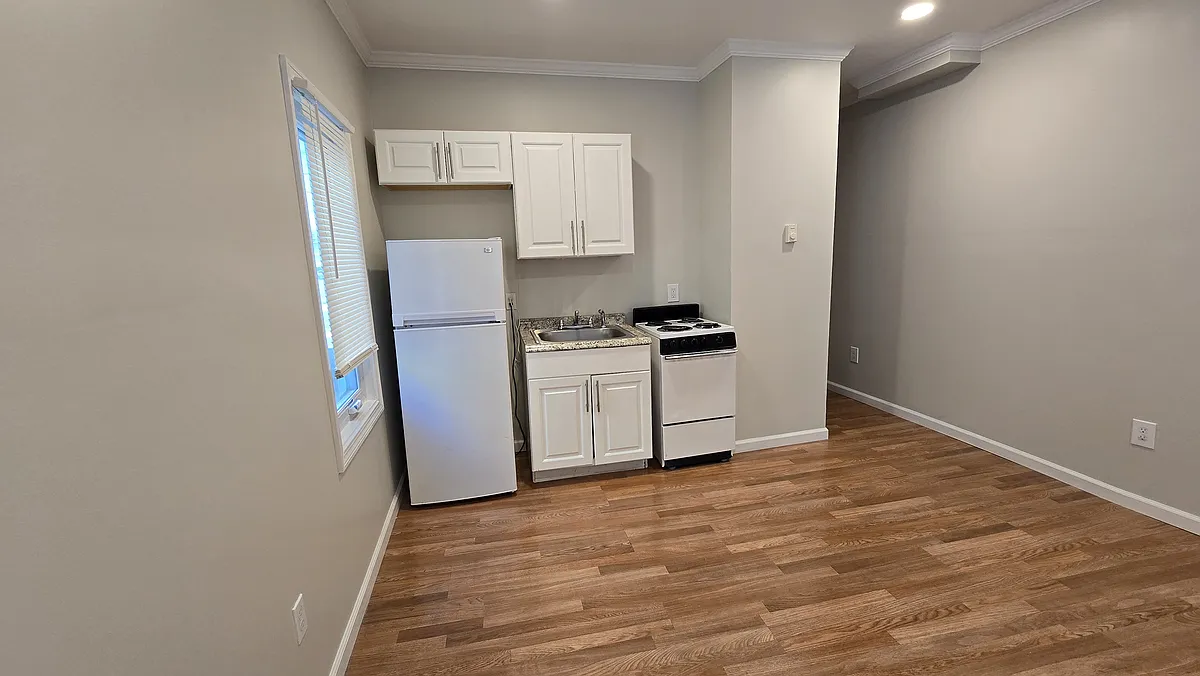 Building Photo - 738 Savin Ave #1S