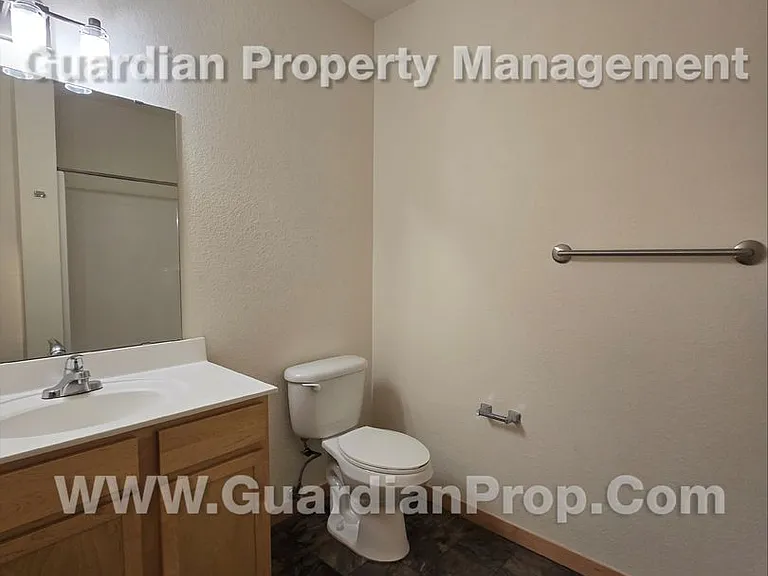 811 4th St SE #310 — Photo 9