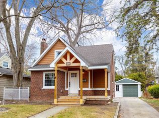 284 Ridgemont Rd, Grosse Pointe Farms, MI 48236