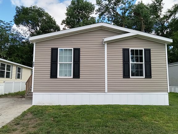 2nd image of 909 Victory Ln #909V