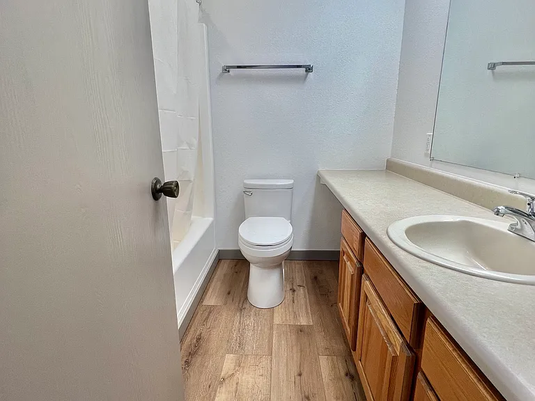 122-126 I St SW #122 — Photo 28