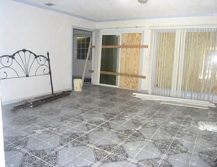 Tile flooring, newer vinyl windows, crown 