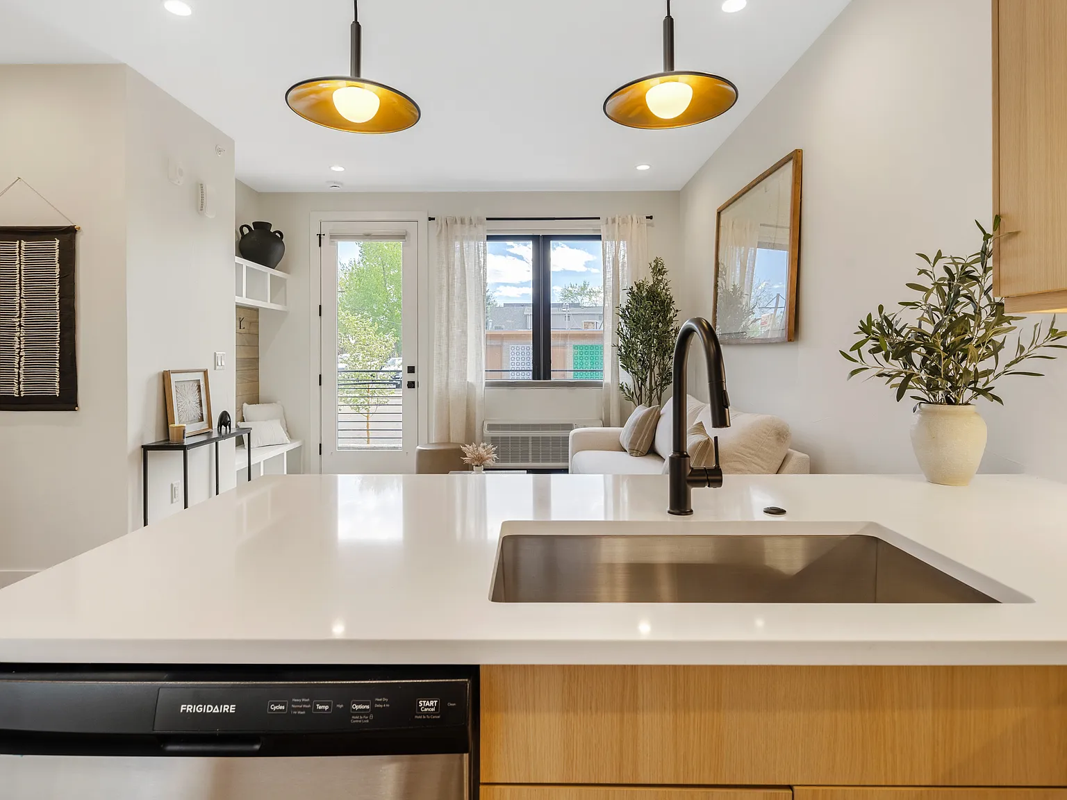 1 bed, 483 sqft, $2,500 — Photo 3