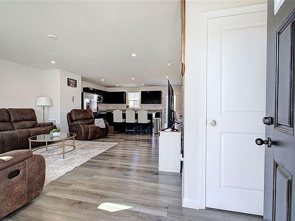 3rd image of 384 Cartecay Dr