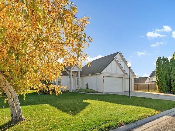 3rd image of 377 Scenic Drive SE