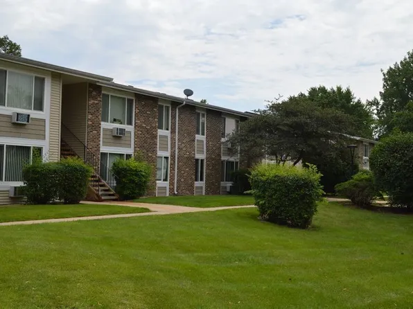 1500 Light Rd APT 106, Oswego, IL 60543