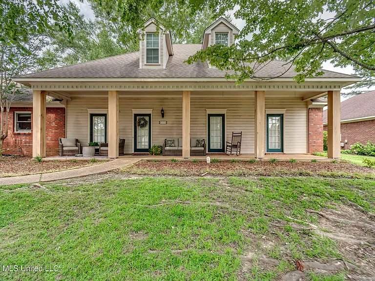 214 Ramblewood Dr — Photo 1