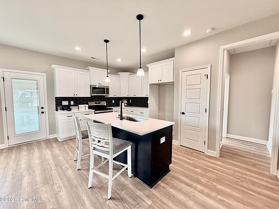 5th image of 3731 Chatsworth Drive