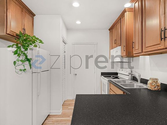 5th image of 1789 Montgomery Dr