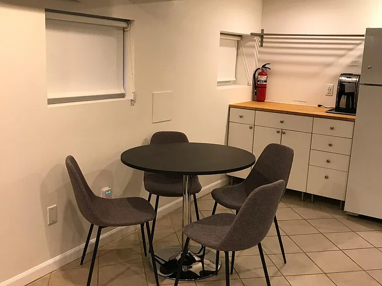 1025 G St NE #B — Photo 3