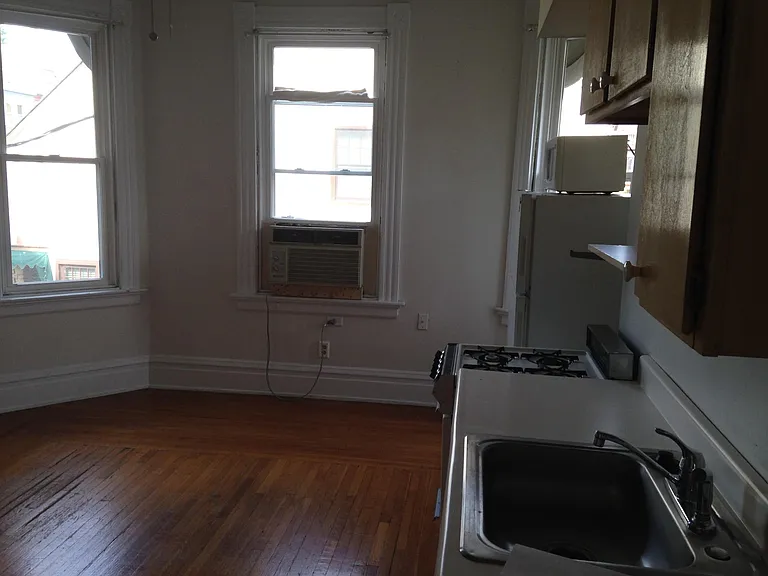 255 Hosea Ave #8 — Photo 2