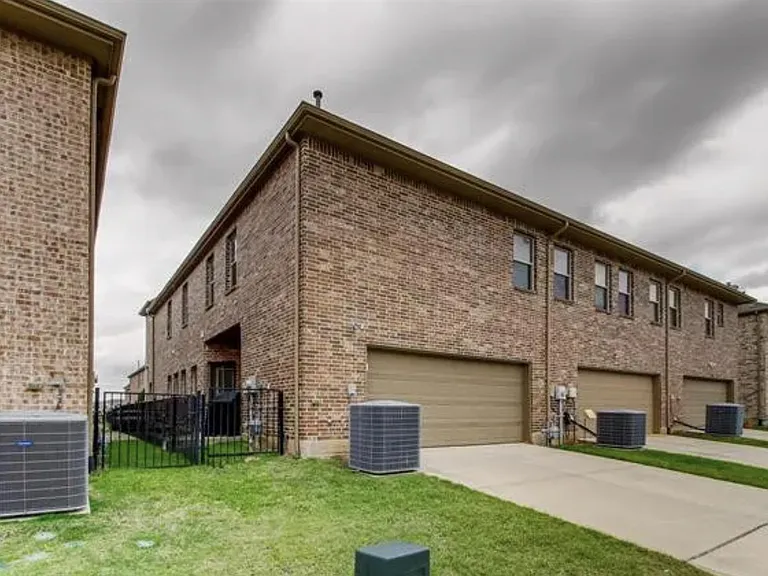 4212 Comanche Dr — Photo 7