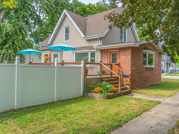 921 N Plum St, Pontiac, IL 61764