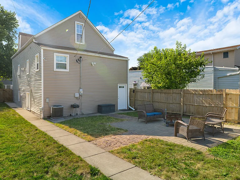 1513 Clinton Ave — Photo 36