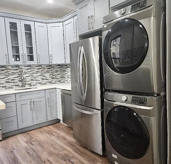572 Maple St #1 — Photo 2