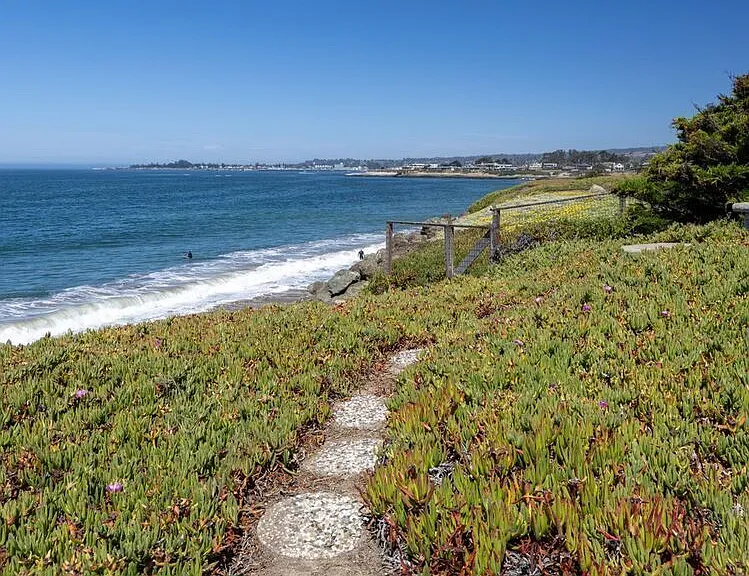 22660 E Cliff Dr — Photo 27