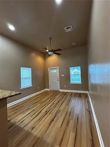 2231 Franklin Ave — Photo 2