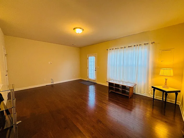 305 Phoenix Blvd NW — Photo 12