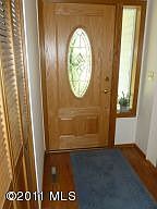 4th image of 460 S Lyle Ave